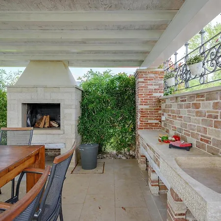 بيت للعطل Bincila Labinci